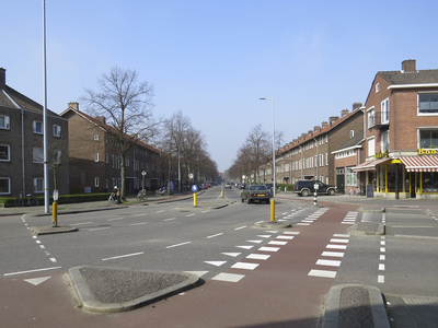 906857 Gezicht in de Laan van Chartroise te Utrecht, van bij de Anton Geesinkstraat naar het noorden.